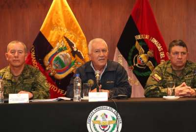 Ej&eacute;rcito ecuatoriano entrega informaci&oacute;n a las autoridades