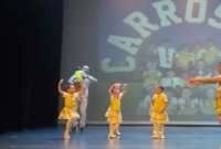 El tierno gesto de un padre tras subir al escenario para calmar a su hija durante una presentaci&oacute;n escolar ha enternecido a los usuarios de TikTok.