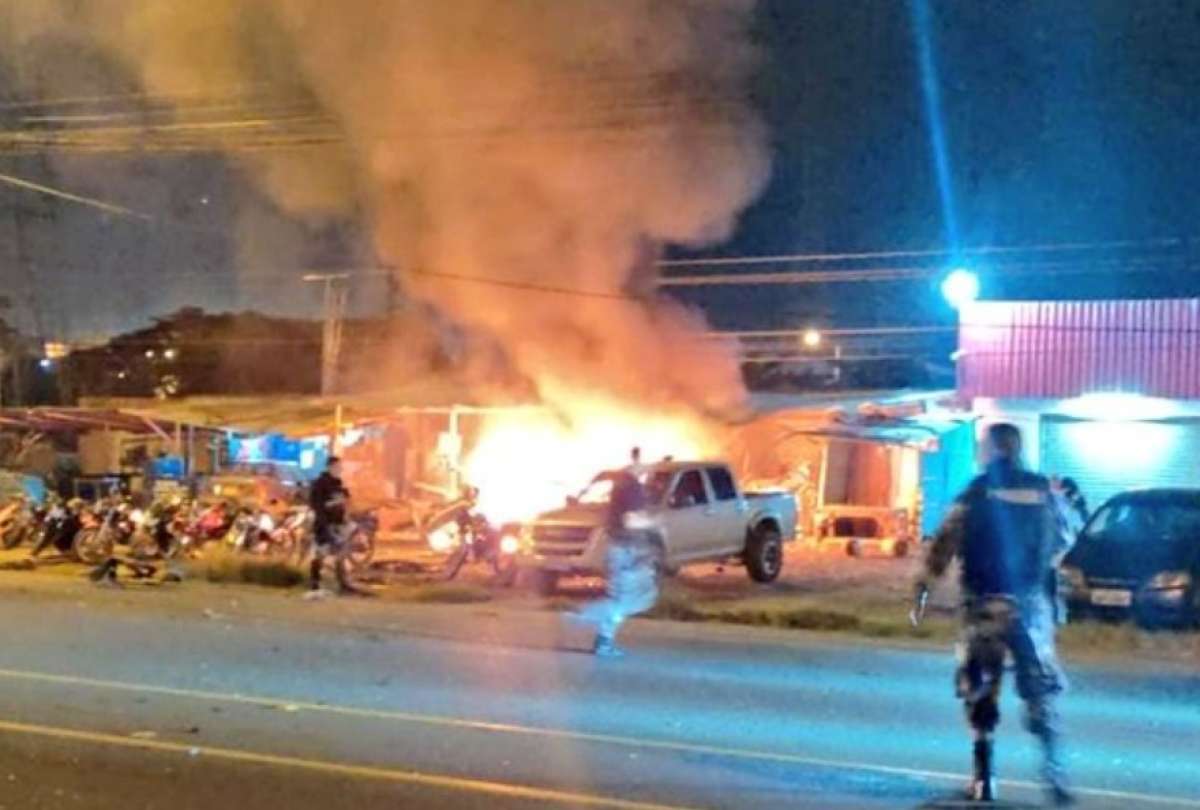 Utom&oacute;vil explot&oacute; en las inmediaciones de la c&aacute;rcel de 'La Roca'