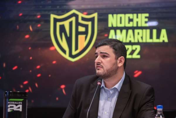 Aquiles &Aacute;lvarez, durante una conferencia de prensa