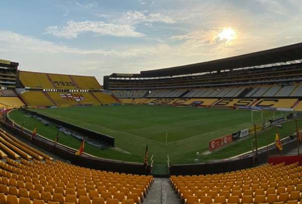 Barcelona saldr&aacute; temporalmente del estadio Monumental mientras lo alistan para la final de la Libertadores