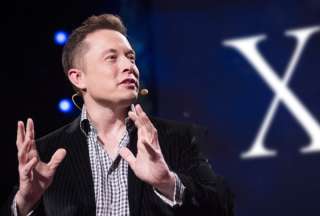 Elon Musk desata controversia por supuesto "saludo nazi" y critica el algoritmo de X