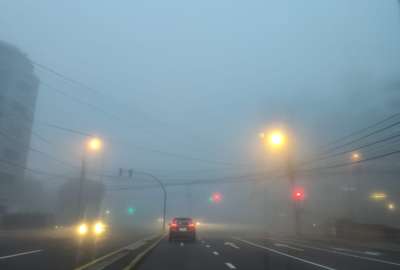 Autoridades emiten consejos para conducir en &eacute;poca de neblina en Quito. 