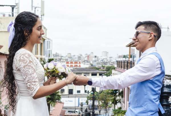 Un matrimonio masivo se realiz&oacute; en el barrio Las Pe&ntilde;as, Guayaquil. 20 parejas se dieron el S&iacute;.&nbsp;