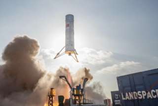 Prototipo de cohete comercial reutilizable de China completa prueba de vuelo de despegue y aterrizaje vertical