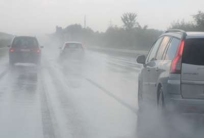Empez&oacute; la lluvia en varias zonas del pa&iacute;s y por es es importante manejar con precauci&oacute;n para evitar accidentes.