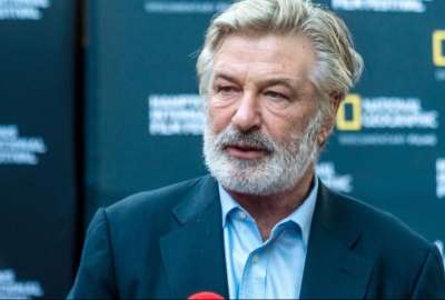 Alec Baldwin recibi&oacute; una nueva demanda por el disparo accidental que le quit&oacute; la vida a Halyna Hutchins.
