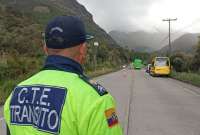 El director de la Comisi&oacute;n de Tr&aacute;nsito de Azuay, Hugo G&oacute;mez, se&ntilde;al&oacute; que los conductores deben exigir el uso de bodycams en los operativos de tr&aacute;nsito.