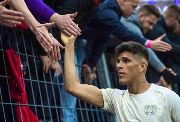 Hincapi&eacute; ofreci&oacute; disculpas a los hinchas del Leverkusen