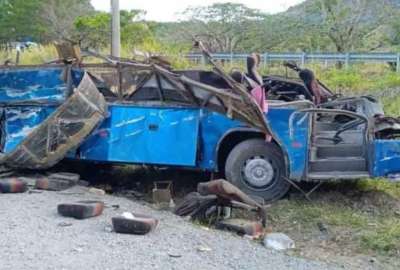 Al mnenos 38 personas perdieron la vida, cuando un autob&uacute;s cay&oacute; a un precipicio en Panam&aacute;. 