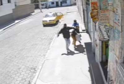 Una banda que comet&iacute;a robos en un taxi fue capturada en Quito.