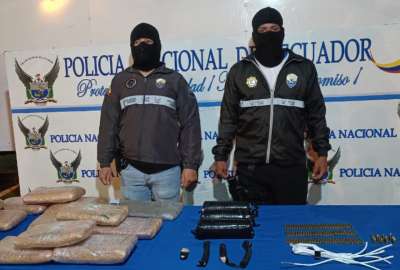 La Polic&iacute;a decomis&oacute; droga, municiones y explosivos en el veh&oacute;culo robado en El Oro.