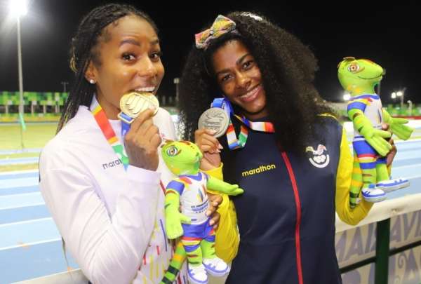 &Aacute;ngela Tenorio (izq.) y Anah&iacute; Su&aacute;rez brillaron sobre la pista de los 100 metros planos, en Colombia