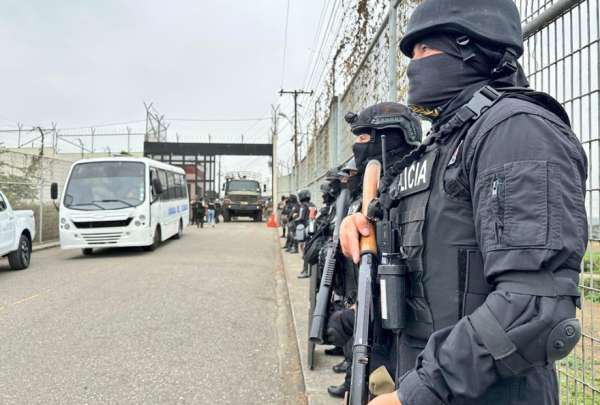 La Polic&iacute;a Nacional y las Fuerzas Armadas mantienen el control en la zona donde se ubica la C&aacute;rcel de La Roca.