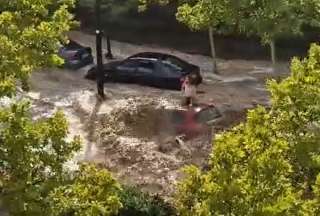 Tromba de agua inund&oacute; Zaragoza y atrap&oacute; a conductores en sus veh&iacute;culos