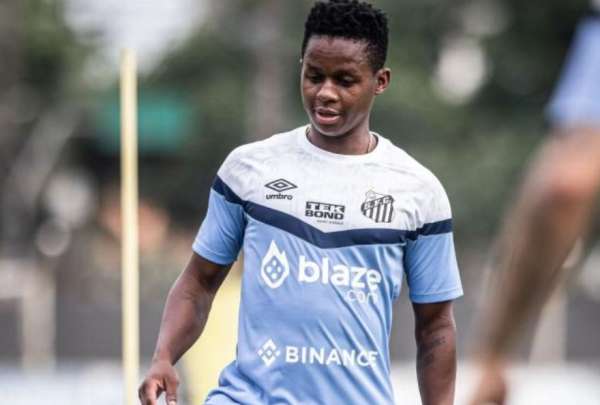 Juan Cazares se march&oacute; del Santos de Brasil con apenas 14 partidos jugados.