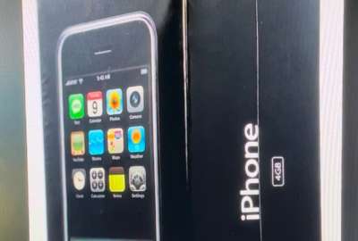 Venden un iPhone antiguo por un precio r&eacute;cord