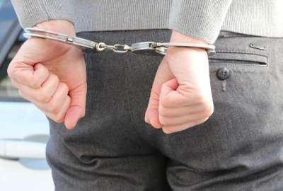 Tres polic&iacute;as detenidos por supuestamente participar en el robo de un cajero