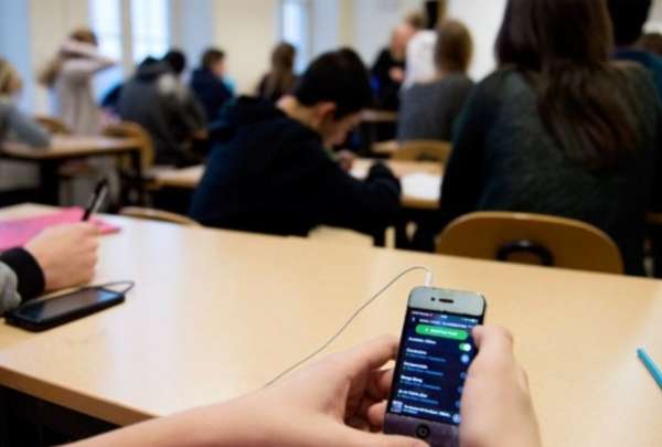 El Ministerio de Educaci&oacute;n public&oacute; la normativa legal para regular el uso de celulares en las instituciones educativas.&nbsp;
