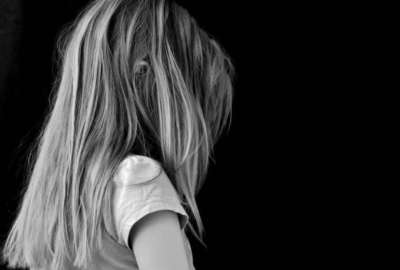 Mujer intent&oacute; vender a su hija en Facebook