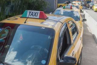 Taxistas suspenden protestas, tras reuni&oacute;n con el Alcalde