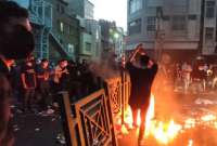 En Ir&aacute;n se registran violentas protestas, tras la muerte de Mahsa Amini.