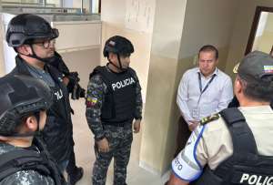 Policía toma control del tránsito en Manta tras intervención a la Agencia Municipal