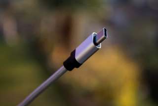 Parlamento Europeo aprueba el cargador universal para todos los dispositivos electr&oacute;nicos