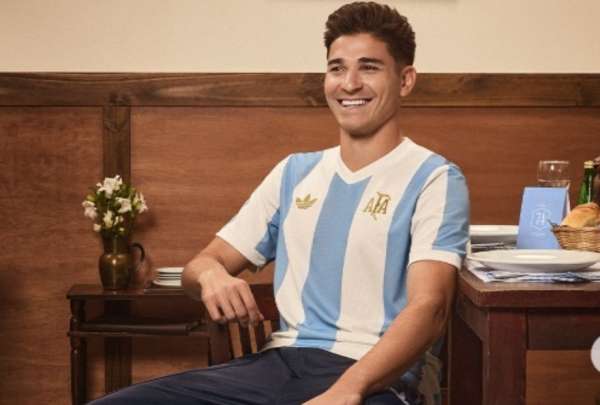 Juli&aacute;n &Aacute;lvarez fue involucrado con Mia Khalifa