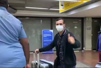 Fabi&aacute;n Bustos visita el estadio y firma dos a&ntilde;os con el Santos