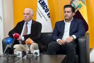 Fernando Santos, ministro de Energ&iacute;a y Minas, junto a Joaqu&iacute;n Ponce, titular de EMCO. 