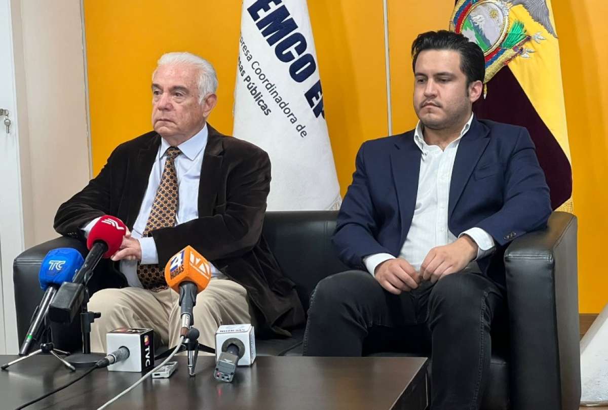 Fernando Santos, ministro de Energ&iacute;a y Minas, junto a Joaqu&iacute;n Ponce, titular de EMCO. 