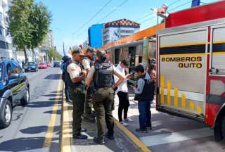 Quito: incendio de una unidad de Troleb&uacute;s por falla mec&aacute;nica