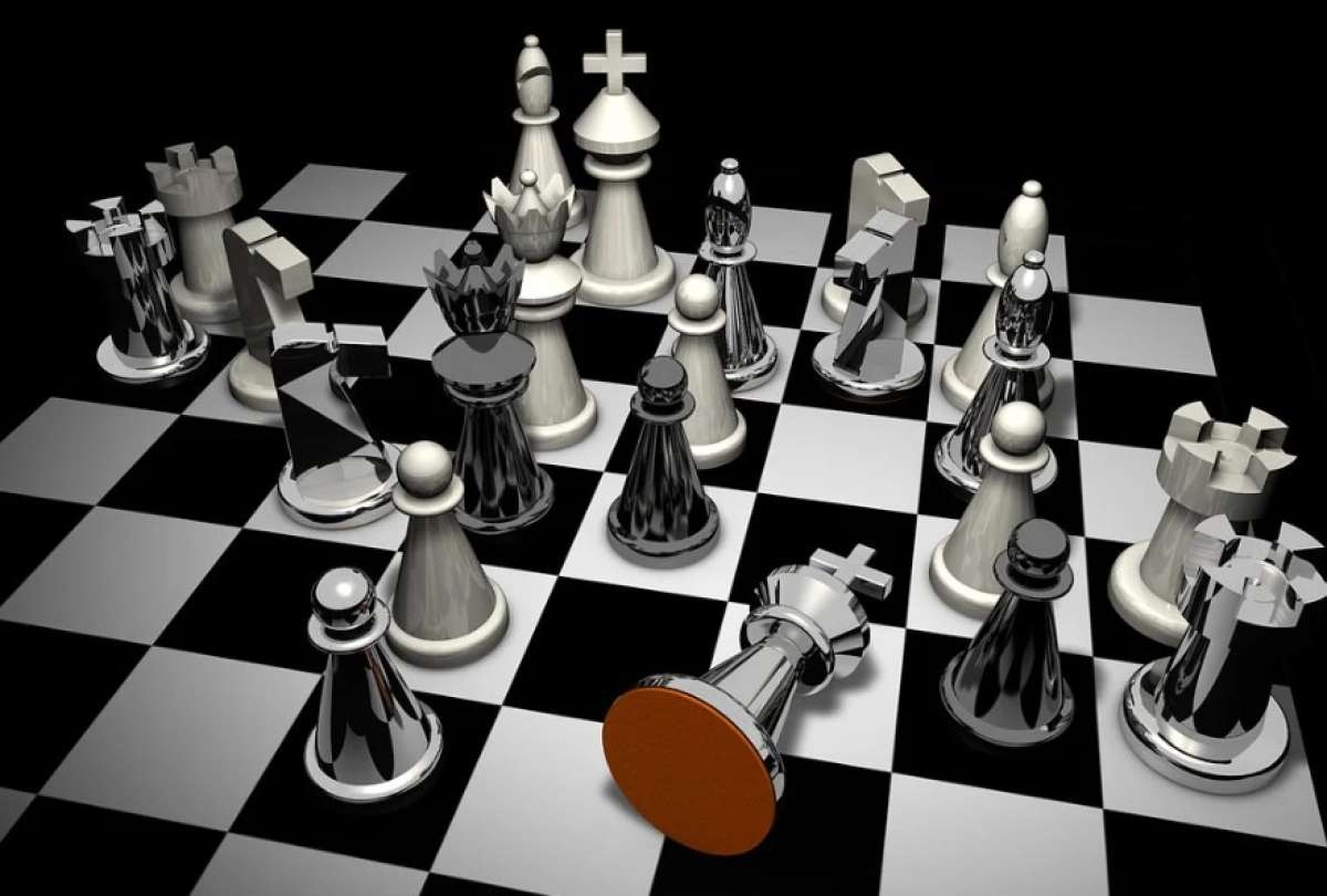 Ejercitar tu cerebro es fundamental desde niños, por lo que se recomienda jugar ajedrez. 