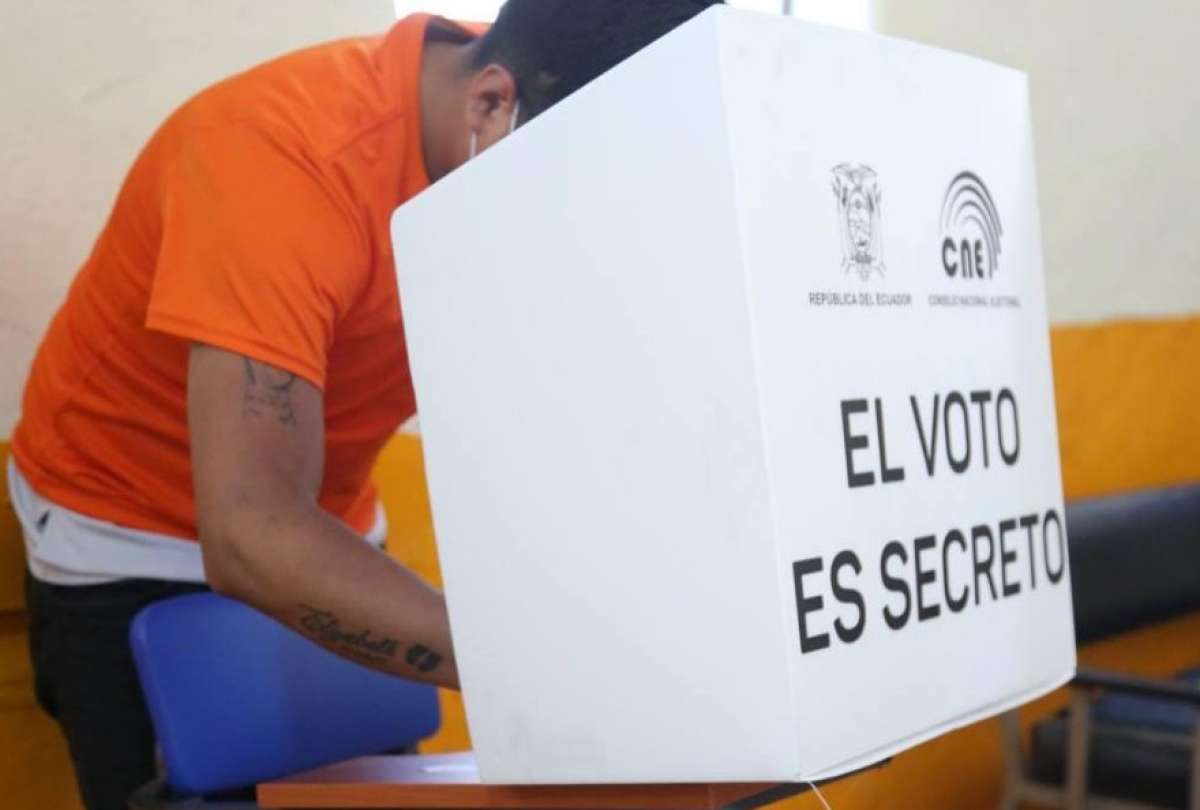 Ecuatorianos continúan acercándose a las urnas en estas Elecciones Anticipadas 2023.