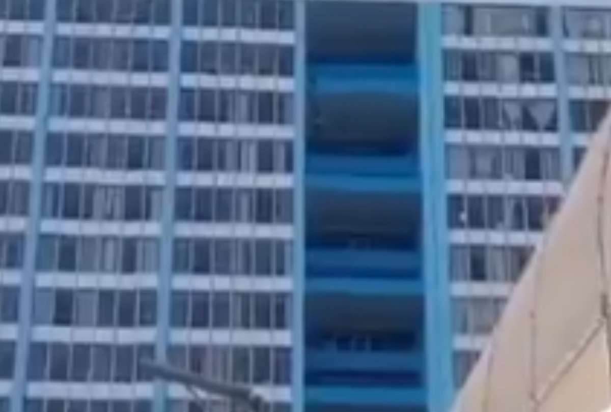 Un joven cayó desde el edificio del hospital Rebagliati en Lima.