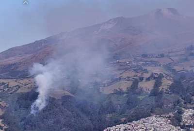 Reactivaci&oacute;n de incendio forestal en Quito genera presencia de humo en la ciudad
