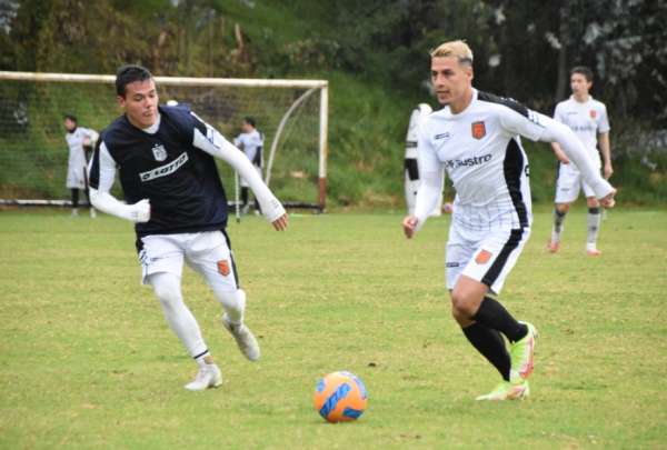 Deportivo Cuenca perdi&oacute; ante Guayaquil City al terminar con seis jugadores