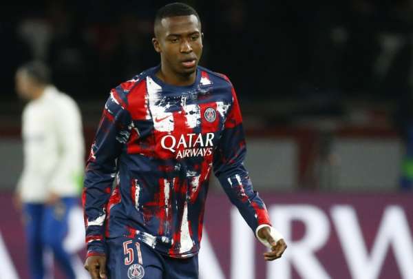 Willian Pacho fue titular en el PSG
