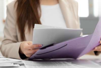 Las partes procesales revisaron los documentos presentados por la Fiscal&iacute;a.