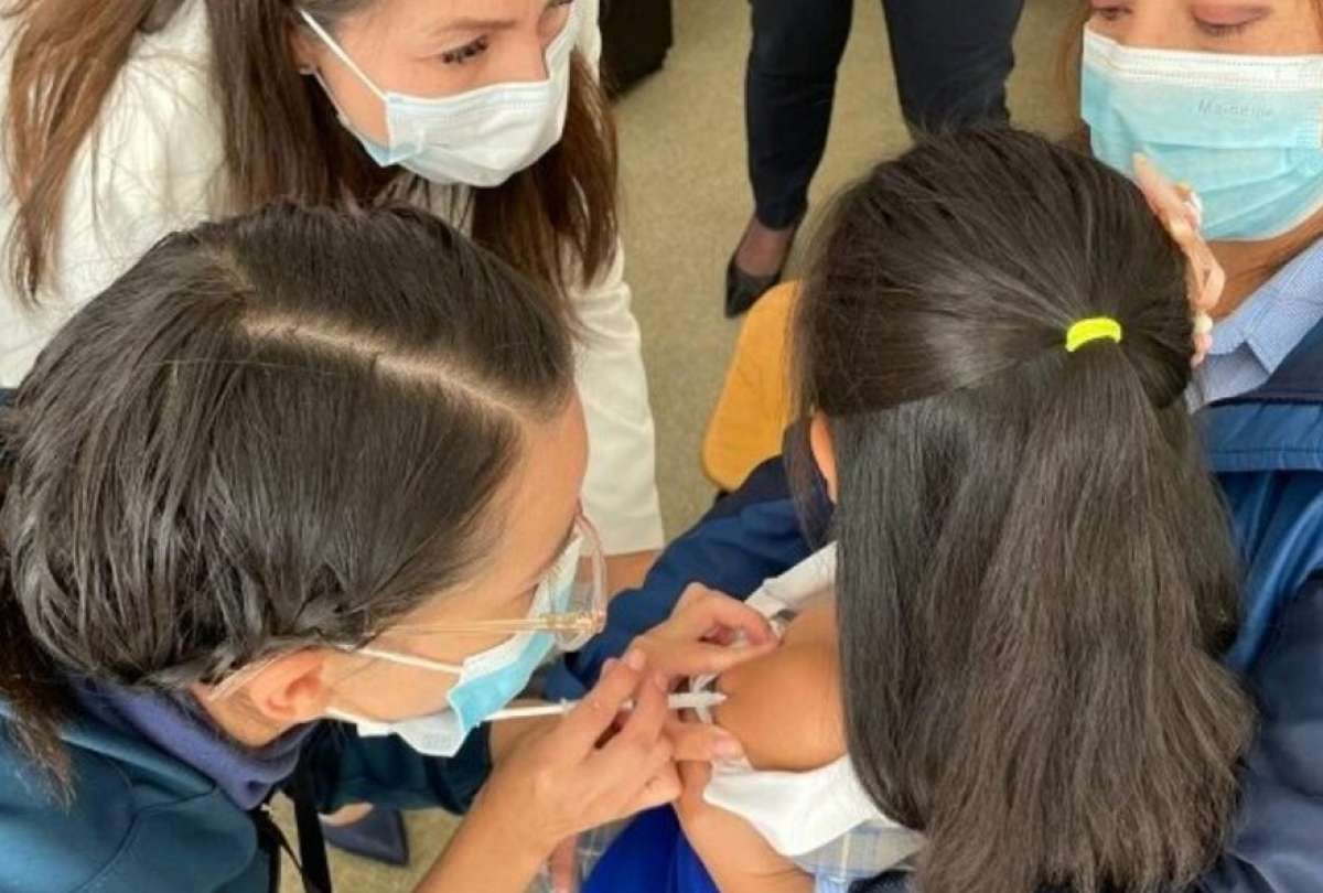 Conoce desde qué edad debes vacunar a tu hijo para prevenir la tosferina.