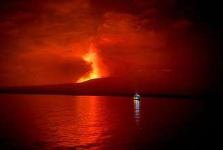 Gal&aacute;pagos: erupcion&oacute; el volc&aacute;n La Cumbre en isla Fernandina