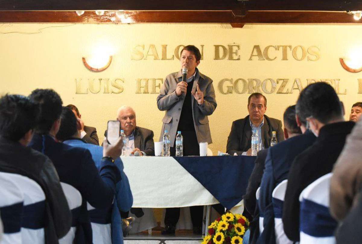 Mesas de di&aacute;logo se reinstalar&aacute;n con el gremio transportista