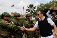 El primer mandatario cumplió agenda en El Oro y saludó a los militares de esa provincia.
