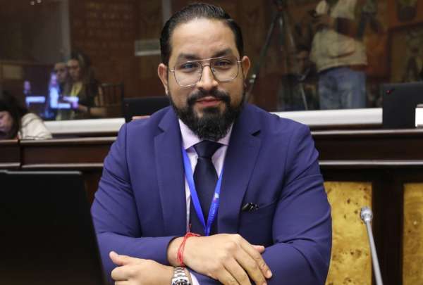 Sergio Pe&ntilde;a: &ldquo;La Revoluci&oacute;n Ciudadana quiere levantamanos, no gente que piense&rdquo;