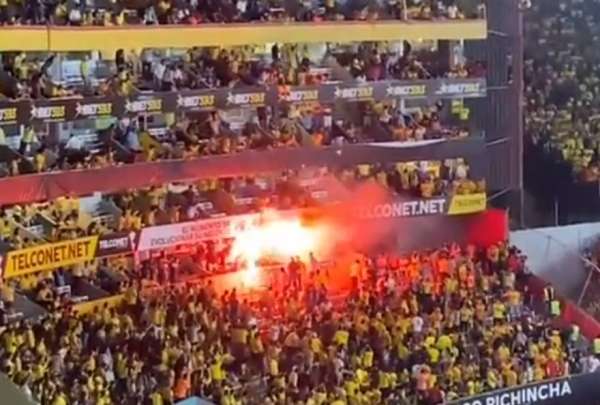 Hinchas prendieron una bengala en el Monumental y esto desat&oacute; la violencia