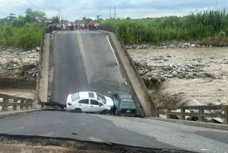 Habilitan v&iacute;a alternas tras el colapso de un puente en La Troncal