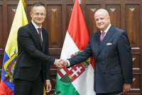 P&eacute;ter Szijj&aacute;rt&oacute;, ministro de Asuntos Exteriores de Hungr&iacute;a, en la reuni&oacute;n con el vicepresidente Alfredo Borrero.