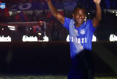 Miller Bola&ntilde;os fue presentado como nuevo fichaje en la 'Explosi&oacute;n Azul'.