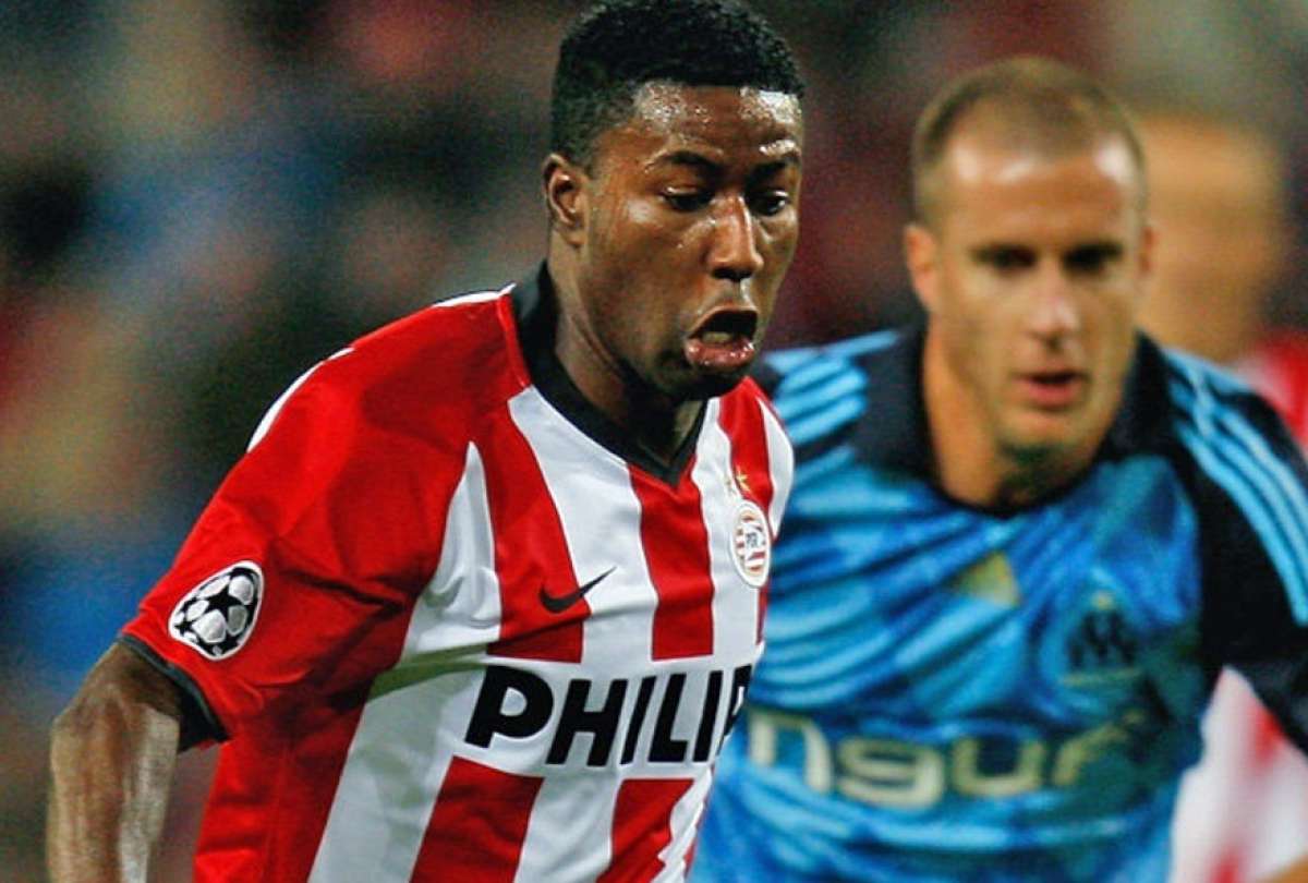 Édison Méndez integró la lista del Balón de Oro al mejor futbolista del mundo en 2006.